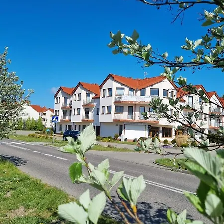 Apartament Przy Porcie Jachtowym 달로브코